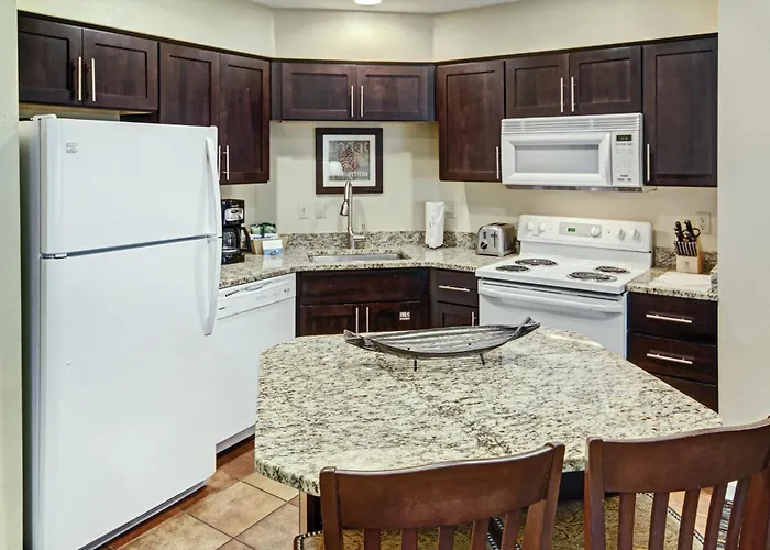 Wyndham Eight 8br Holiday home *